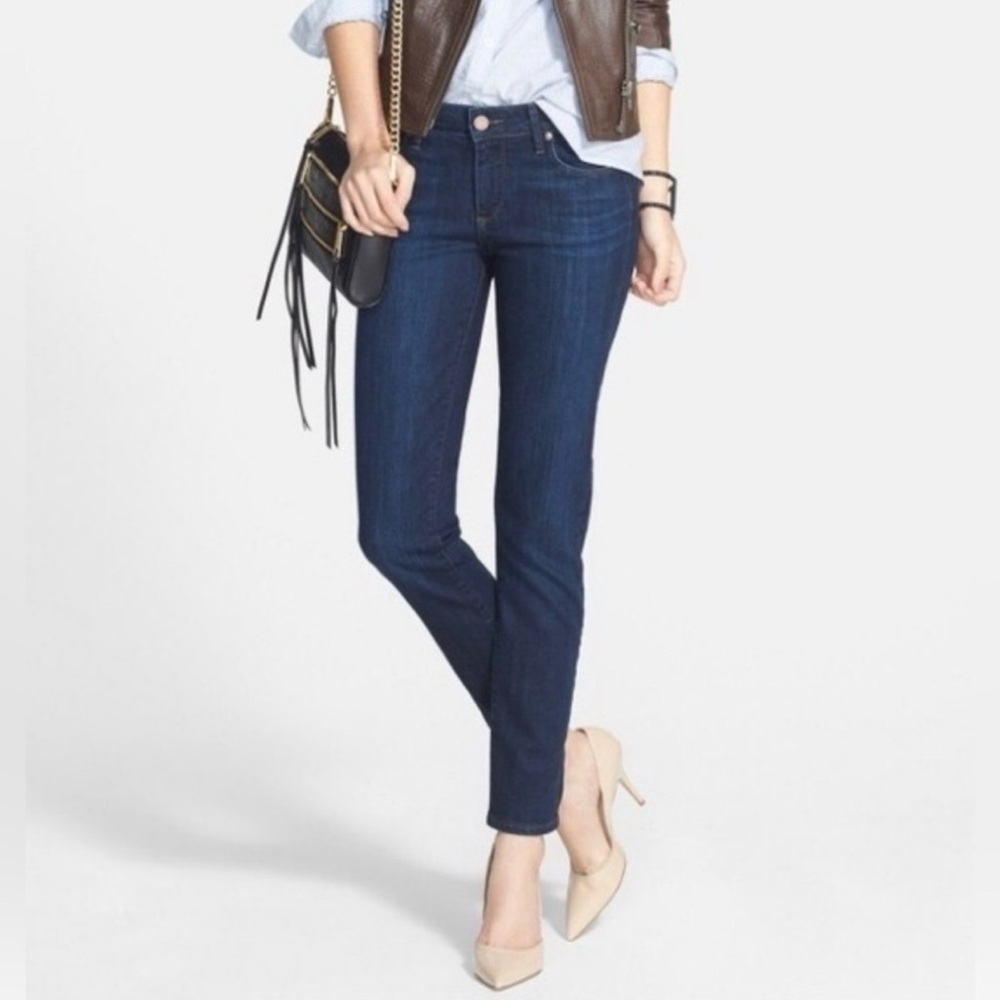 PAIGE | Skyline Ankle Peg Jeans
Dark Wash. Size 26 from Anthropologie